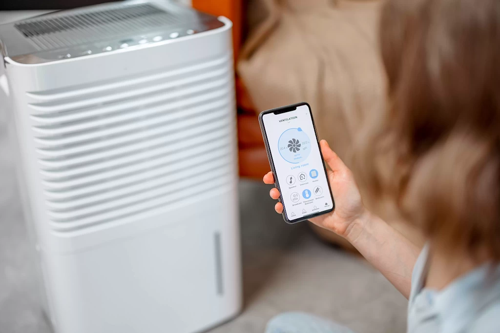 une unité de climatisation mobile avec des roulettes.